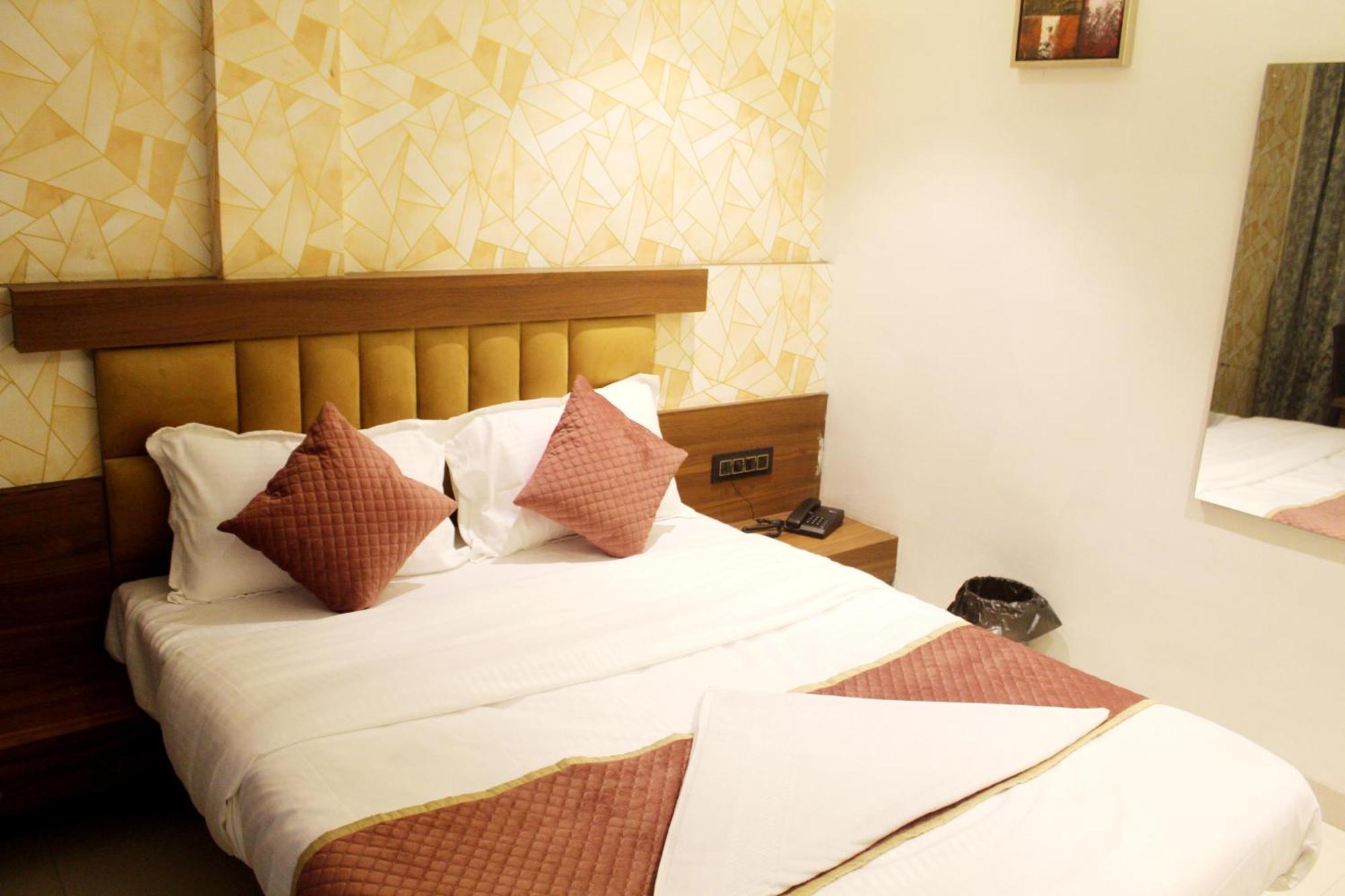Hotel India Gate Narhe, Pune Dış mekan fotoğraf